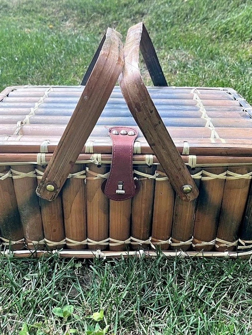 Vintage Bamboo Picnic Basket Green Sun Wear Brown Blue